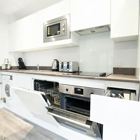 Deluxe - Skyline Vistas & Amenities Birmingam