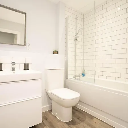 Apartman Deluxe - Skyline Vistas & Amenities *