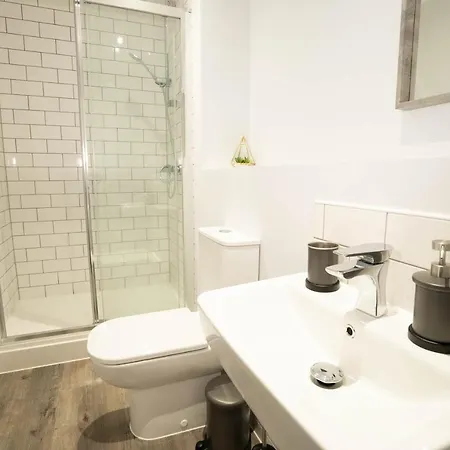 Deluxe - Skyline Vistas & Amenities Apartman